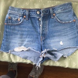 Levi’s 501 Jean Shorts - W25